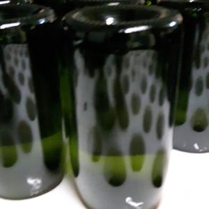 Les bouteilles passent dans le bac à glace lors du dégorgement